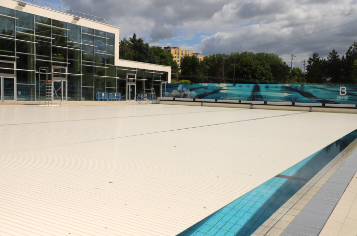 La piscine du Parc se couvre pour économiser l’énergie