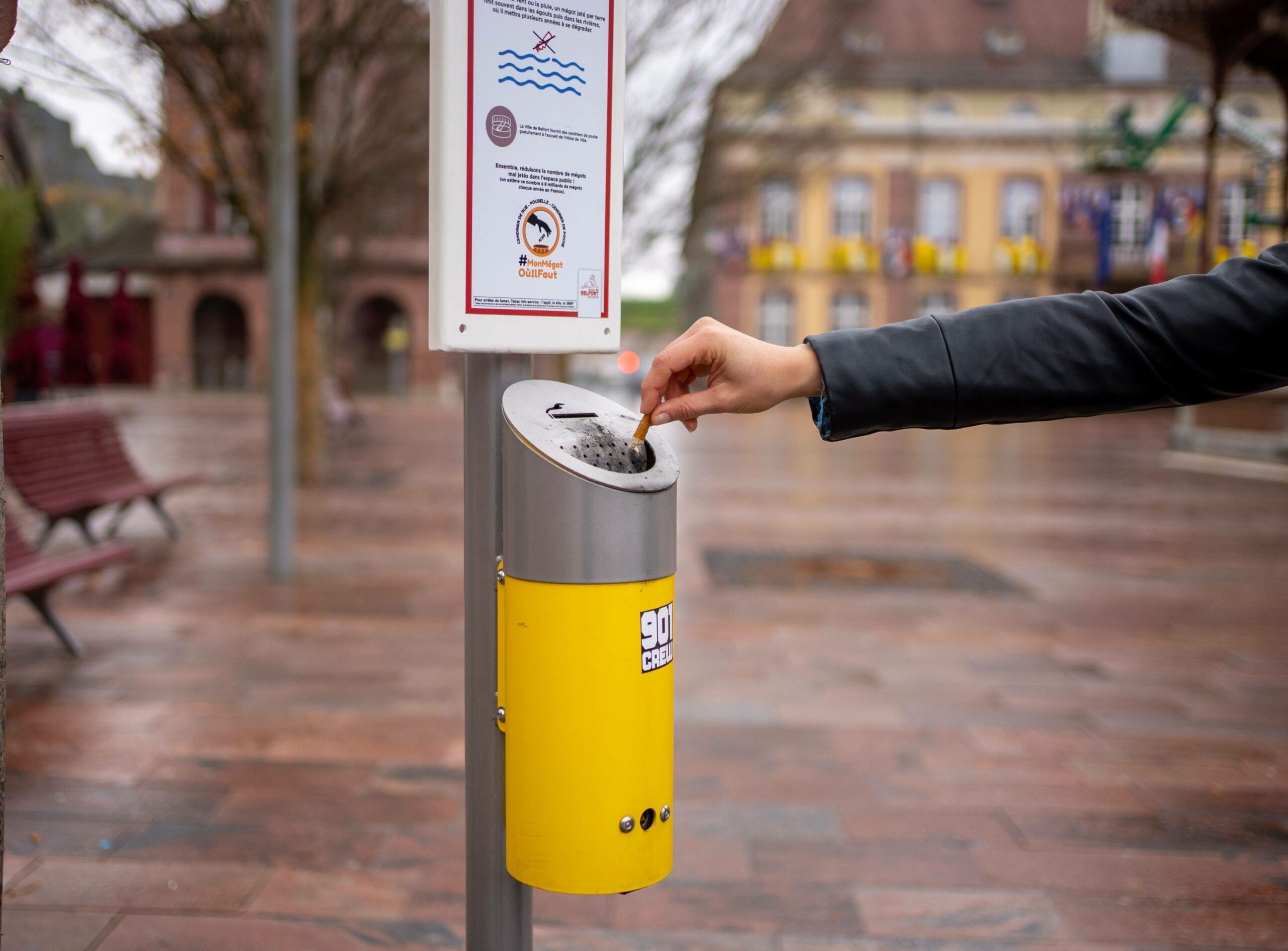 J&rsquo;utilise les cendriers de rue pour jeter mes mégots